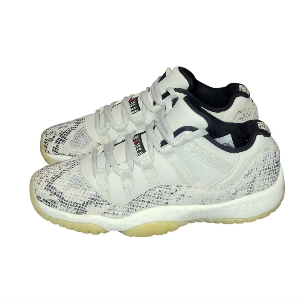Women's Jordan Retro Low Snake Light Bone